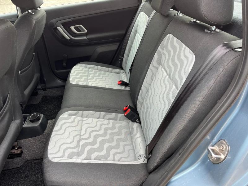 Skoda Fabia 1.2i, снимка 13 - Автомобили и джипове - 51109688