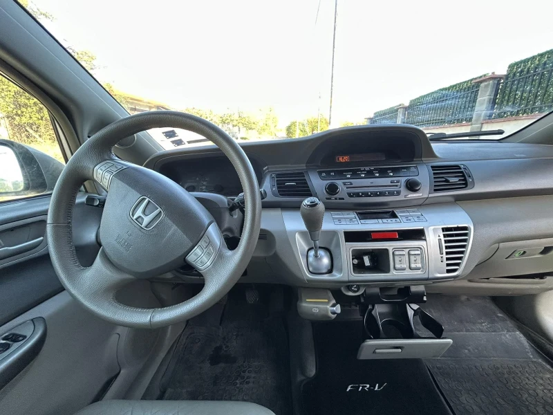 Honda Fr-v, снимка 8 - Автомобили и джипове - 52252467