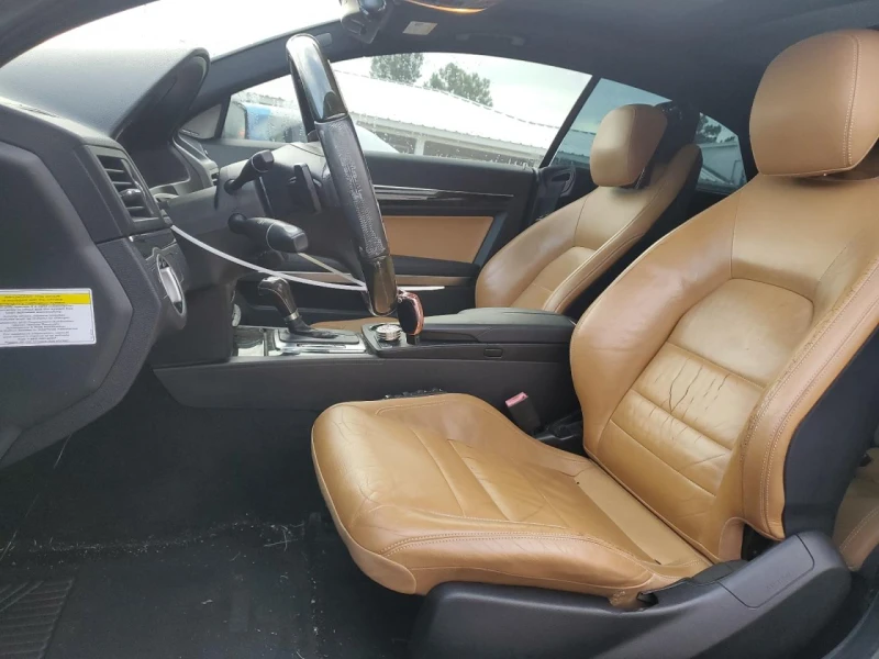 Mercedes-Benz E 350 AMG пакет / LED / Keyless / Панорама / Кожа /  , снимка 7 - Автомобили и джипове - 52490449