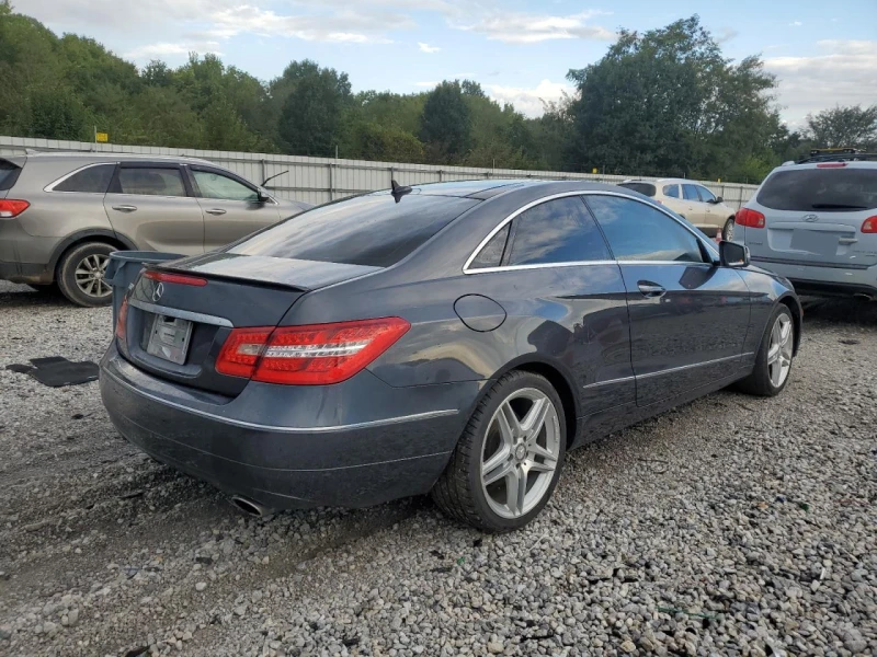 Mercedes-Benz E 350 AMG пакет / LED / Keyless / Панорама / Кожа /  , снимка 4 - Автомобили и джипове - 52490449