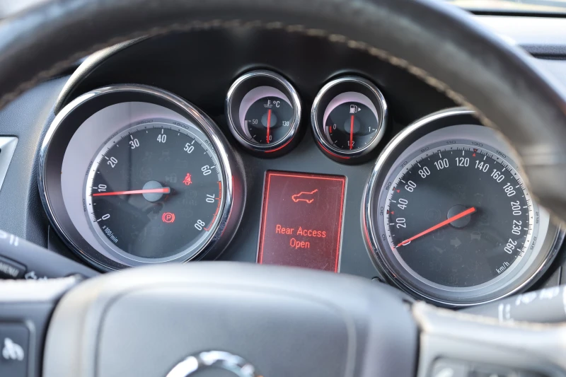 Opel Astra 1.4 Turbo , снимка 7 - Автомобили и джипове - 53139459