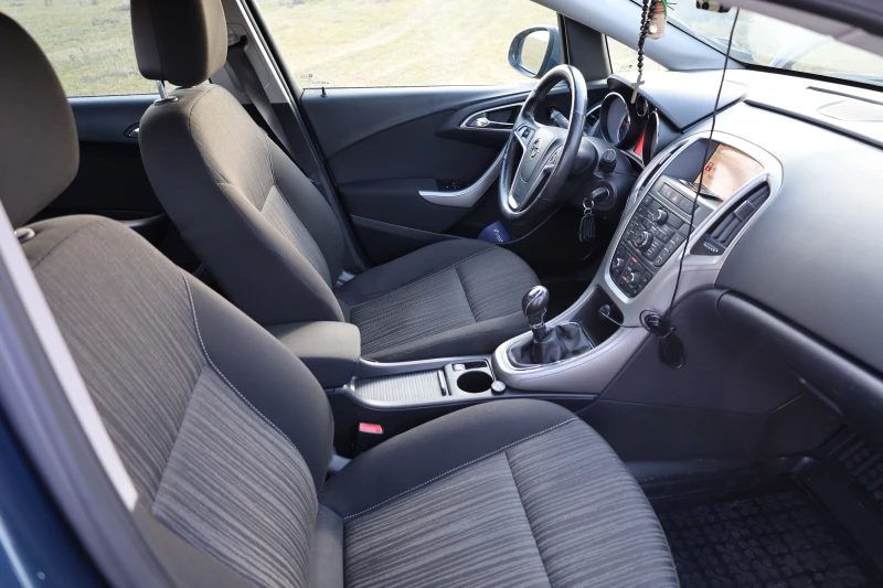 Opel Astra 1.4 Turbo , снимка 4 - Автомобили и джипове - 53139459