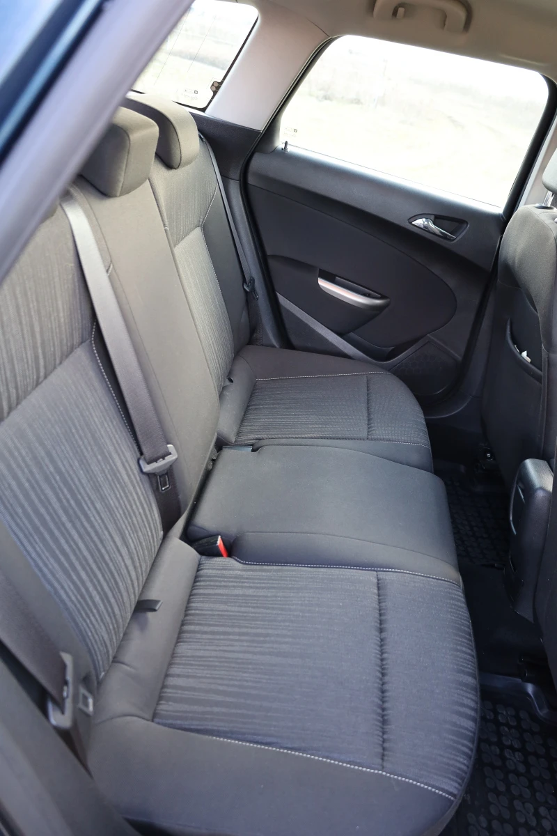 Opel Astra 1.4 Turbo , снимка 12 - Автомобили и джипове - 53139459