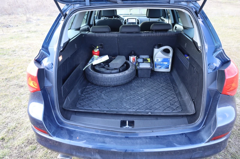 Opel Astra 1.4 Turbo , снимка 13 - Автомобили и джипове - 53139459