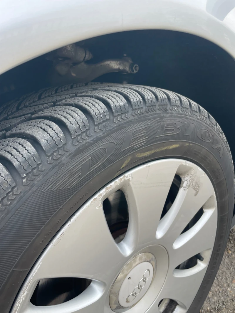 Audi A4 2.0 TDI Автомат мултитрон , снимка 15 - Автомобили и джипове - 53536663