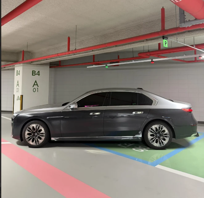 BMW 740 THEATRE SCREEN * EXECUTIVE LOUNGE, снимка 3 - Автомобили и джипове - 54334847