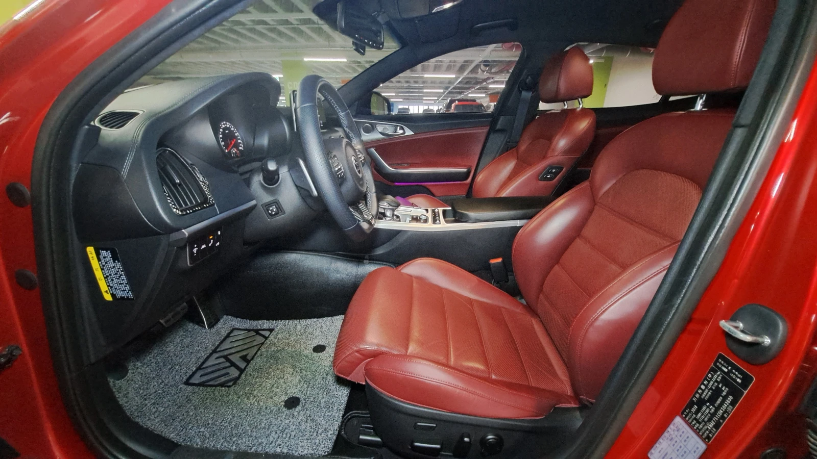 Kia Stinger 3.3i 4WD, обдухване, Head up, Гаранционни условия. - изображение 10
