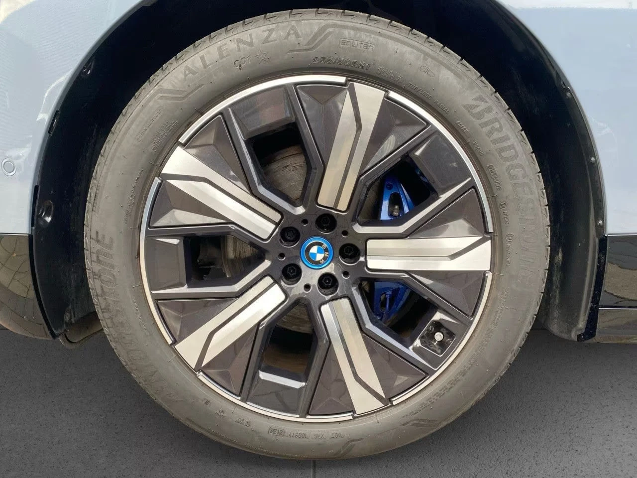 BMW iX 50/xDRIVE/523HP/SPORT/360/SKYLONGE/766v - изображение 6