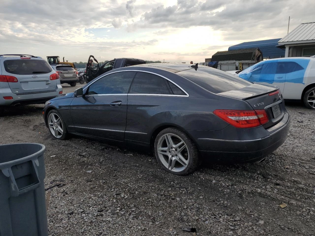 Mercedes-Benz E 350 AMG пакет / LED / Keyless / Панорама / Кожа /   - изображение 2