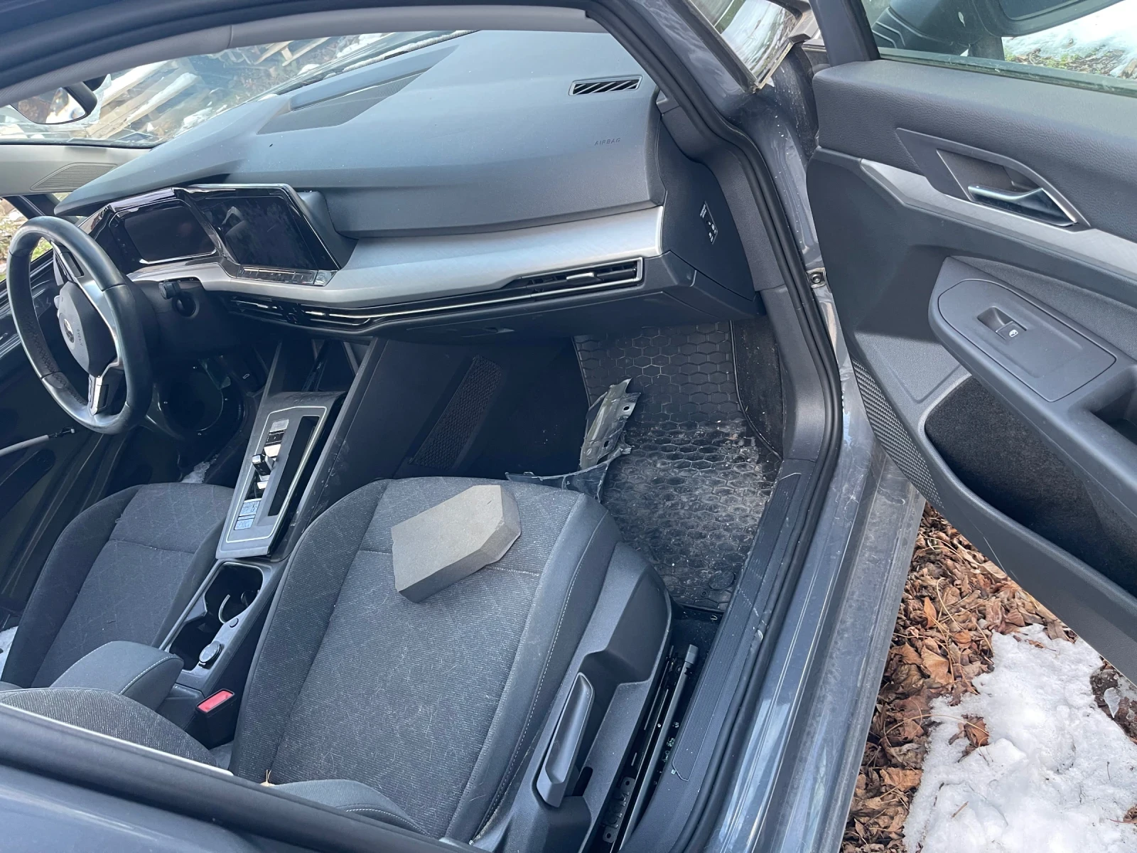 VW Golf eTSI 1.5 - 150 коня - PETROL/ELECTRIC - изображение 4