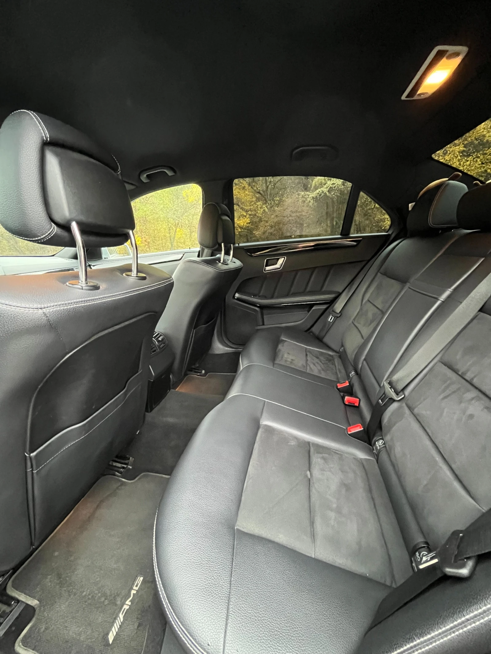 Mercedes-Benz E 220 AMG/7G plus/Facelift, снимка 11 - Автомобили и джипове - 54140611