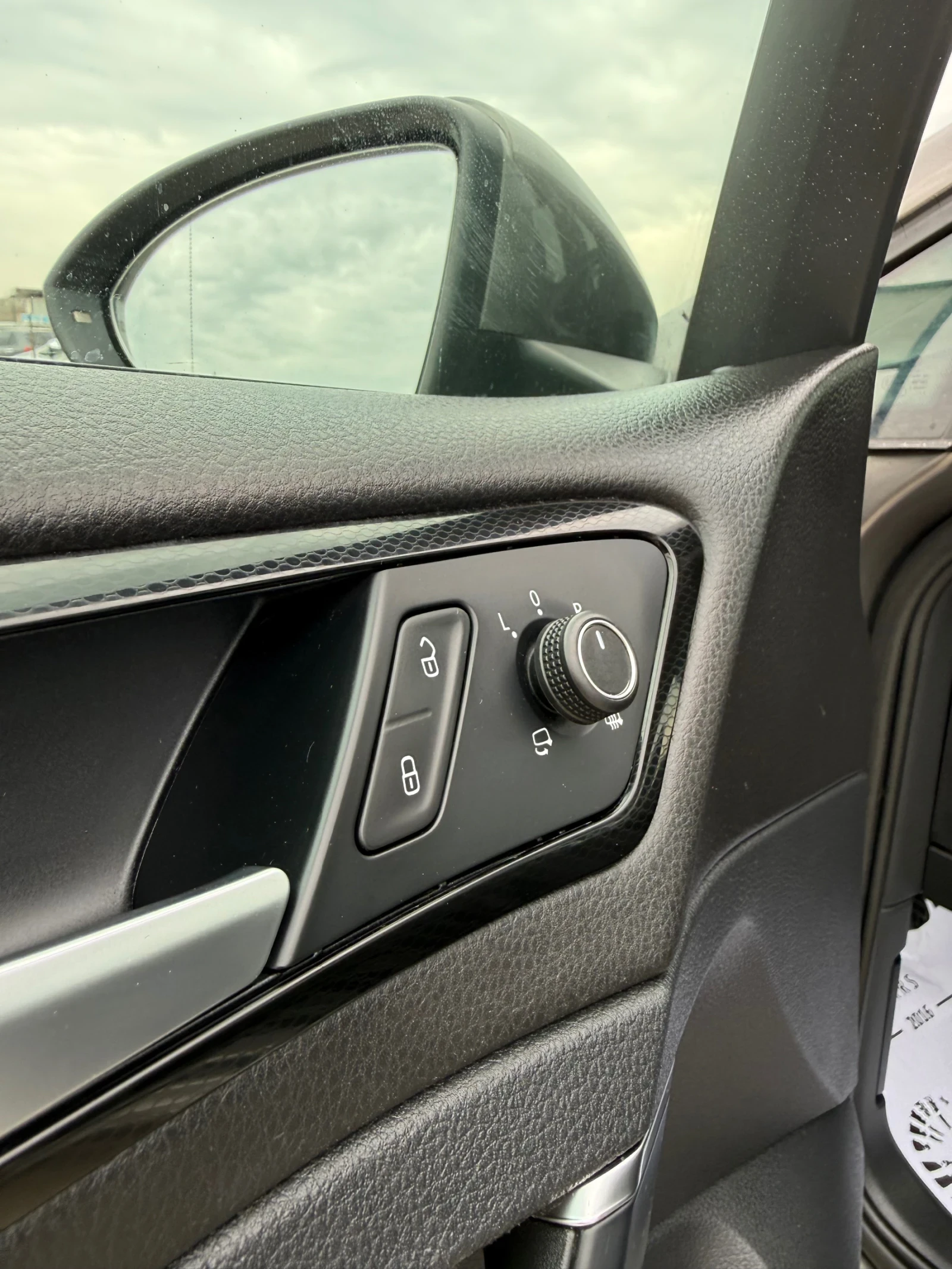 VW Golf 1.6 TDi HIGHLINE, снимка 13 - Автомобили и джипове - 54218532