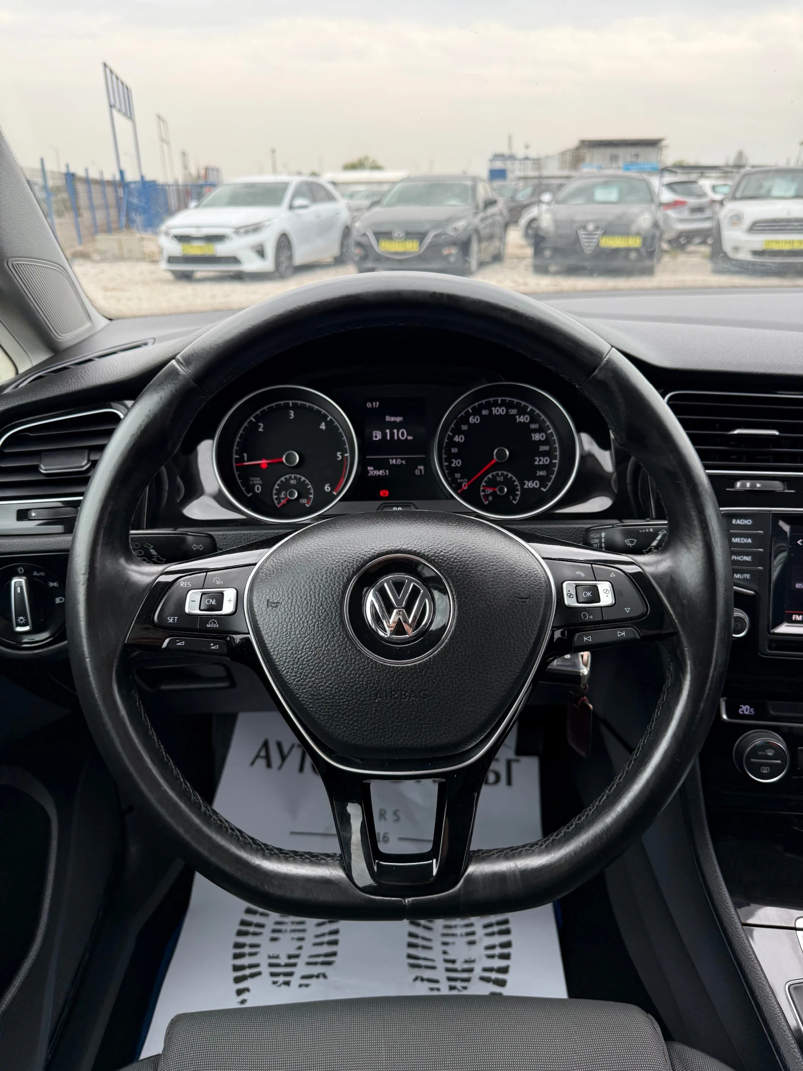 VW Golf 1.6 TDi HIGHLINE, снимка 10 - Автомобили и джипове - 54218532