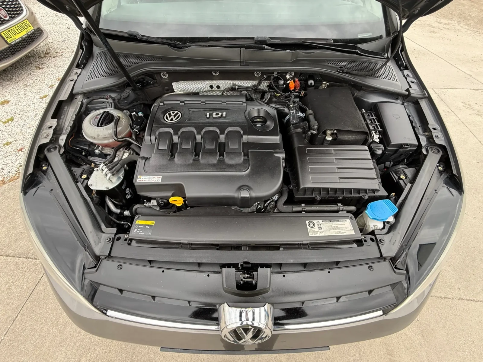 VW Golf 1.6 TDi HIGHLINE, снимка 15 - Автомобили и джипове - 54218532