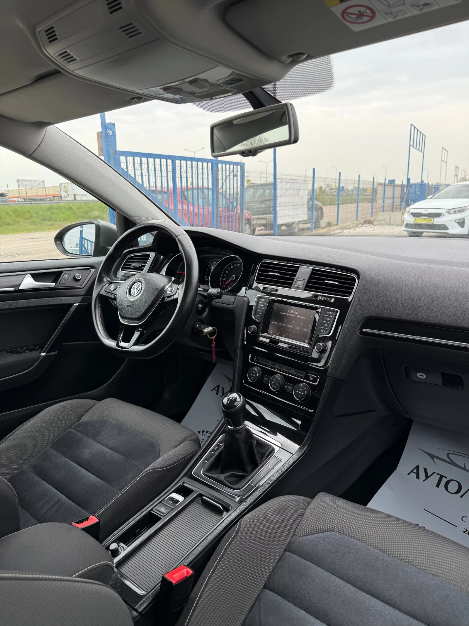 VW Golf 1.6 TDi HIGHLINE, снимка 9 - Автомобили и джипове - 54218532