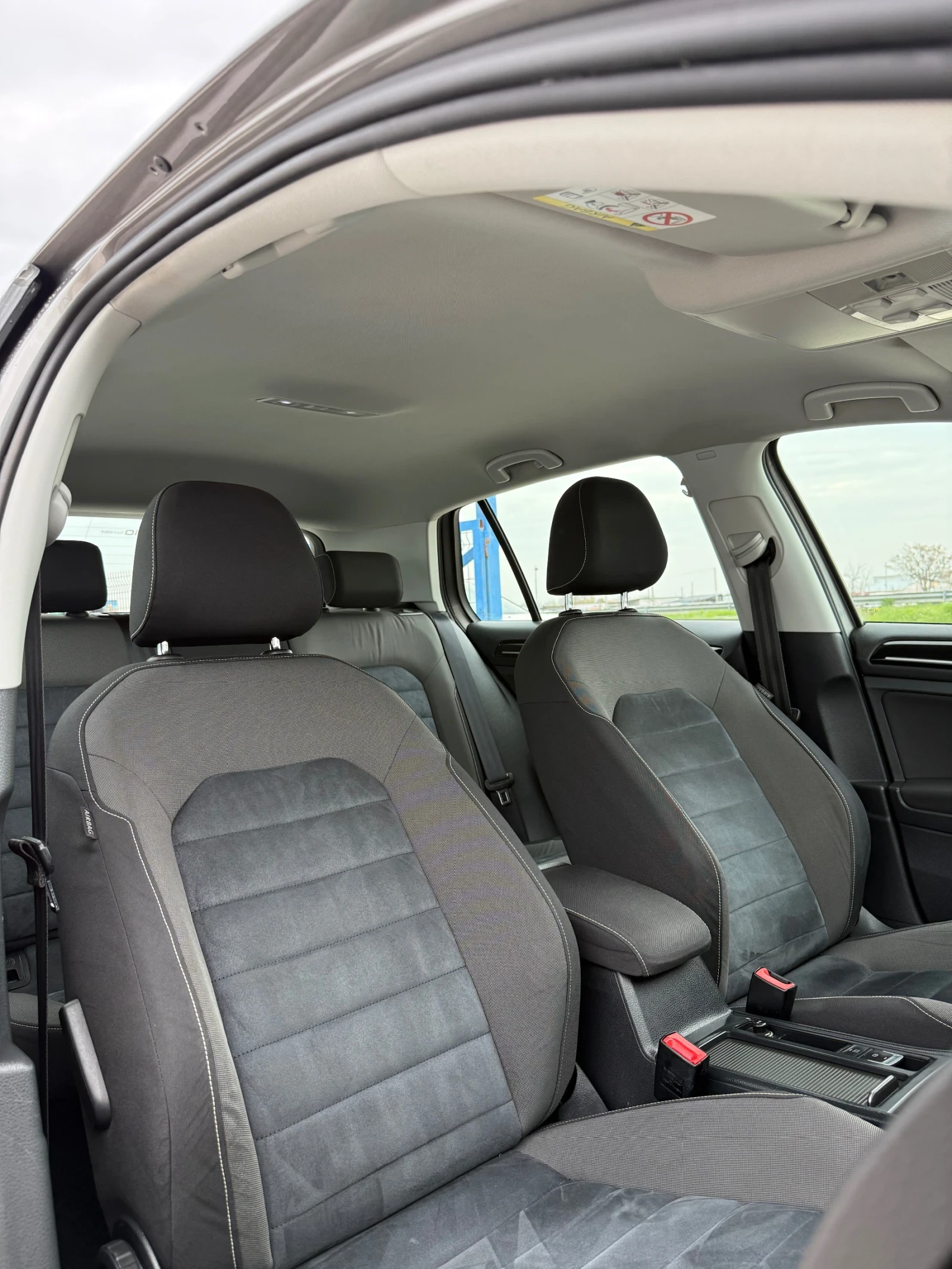 VW Golf 1.6 TDi HIGHLINE, снимка 12 - Автомобили и джипове - 54218532