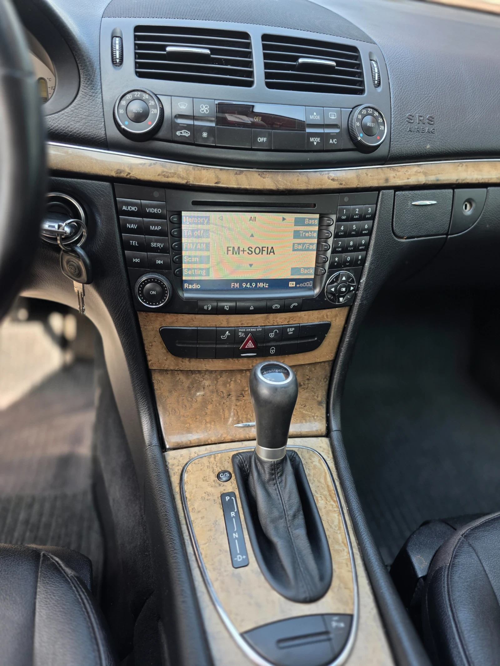 Mercedes-Benz E 320 * 320CDI * Avantgarde * FACE * NAVI, снимка 5 - Автомобили и джипове - 54229155