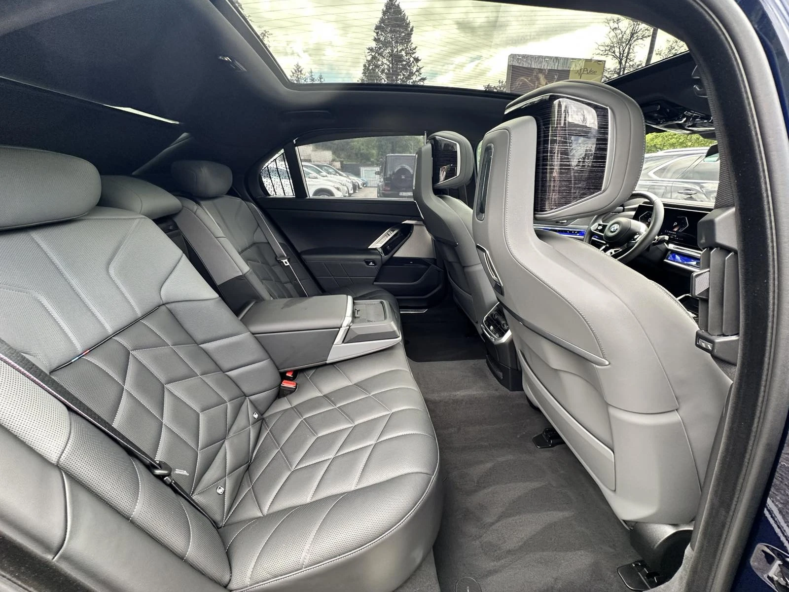 BMW 740 M-SPORT/PANO/360 CAMERA/ HUD / , снимка 15 - Автомобили и джипове - 54678922