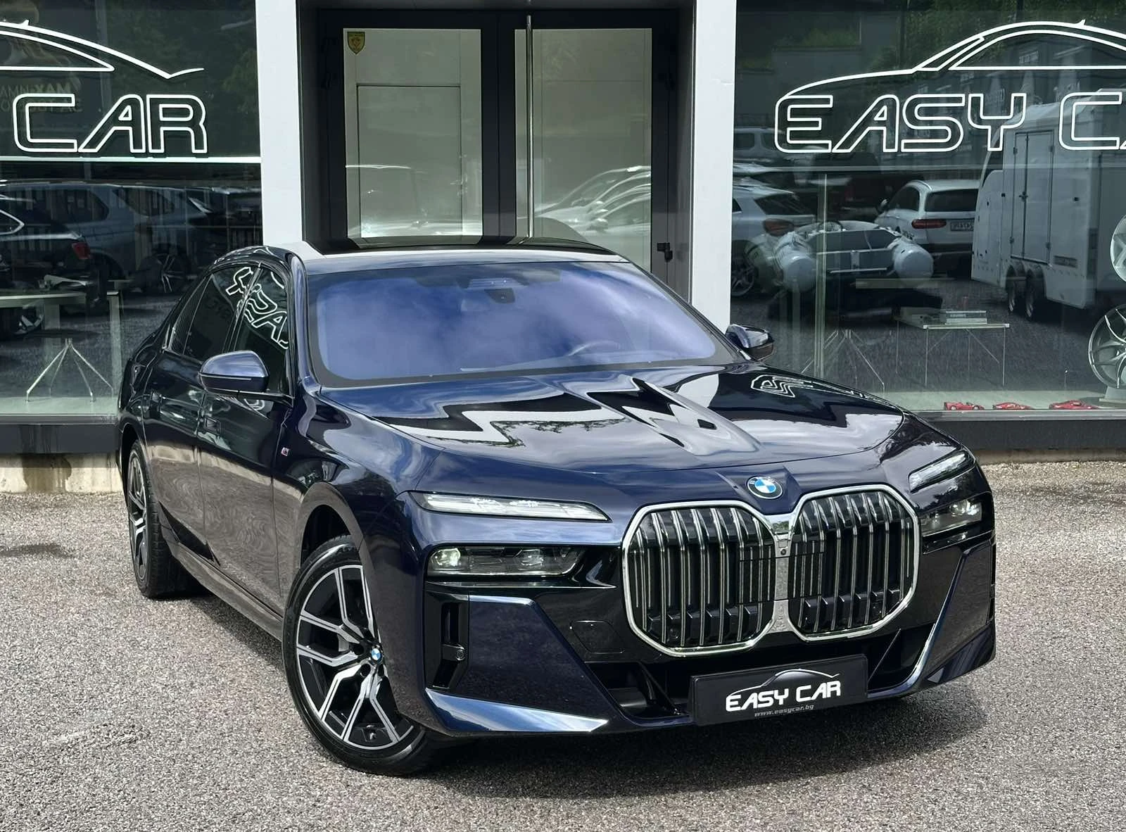 BMW 740 M-SPORT/PANO/360 CAMERA/ HUD / , снимка 2 - Автомобили и джипове - 54678922