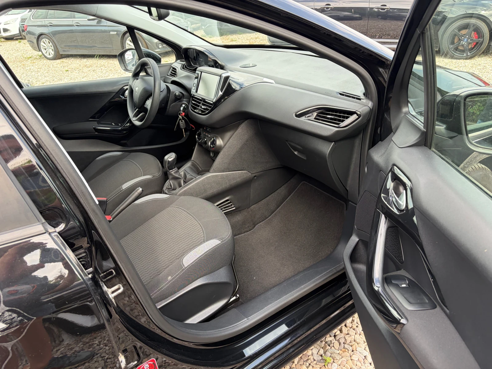 Peugeot 208 1.2 i GAZ, снимка 8 - Автомобили и джипове - 55007130