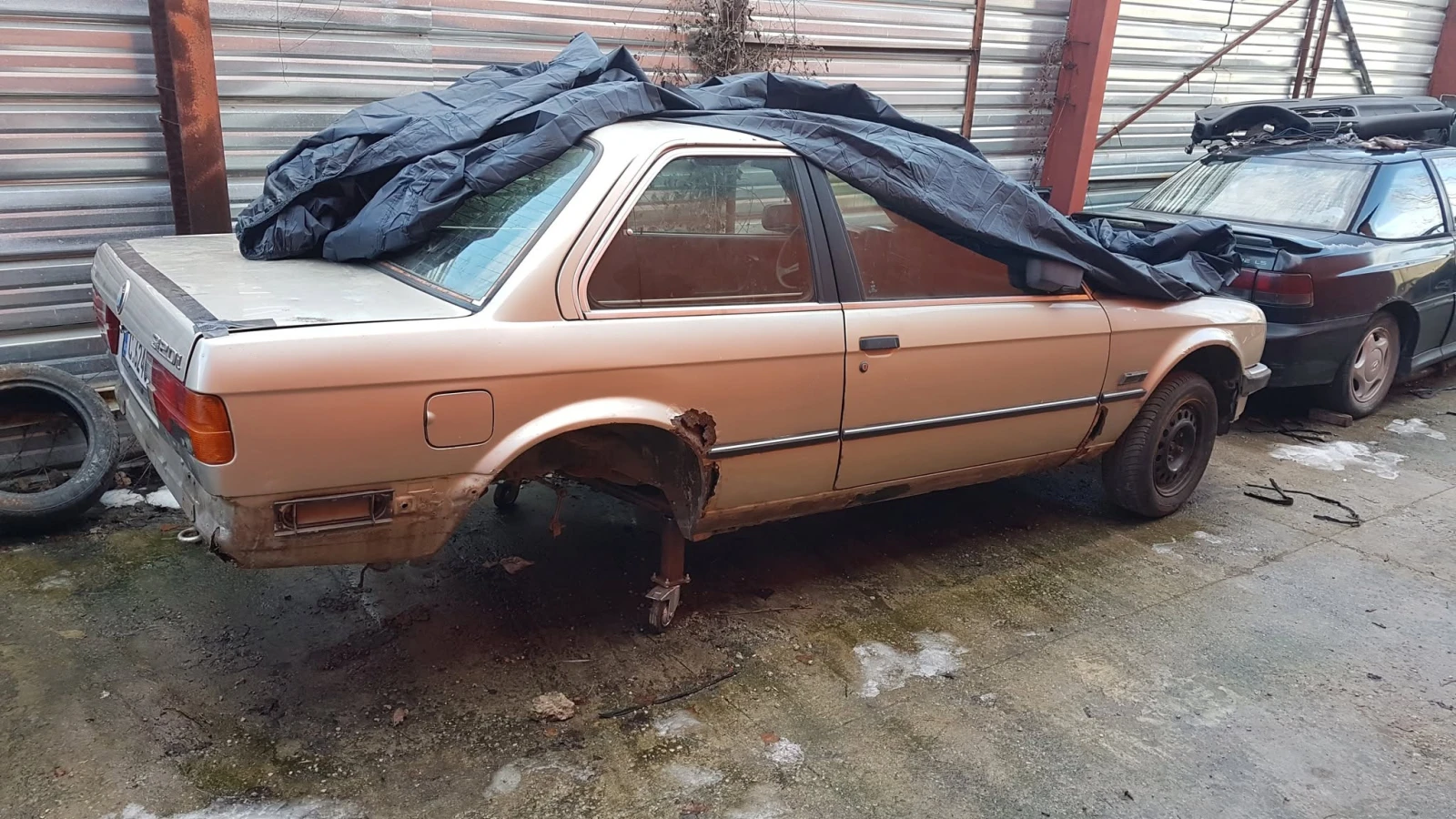 BMW 320 i, снимка 7 - Автомобили и джипове - 55086350