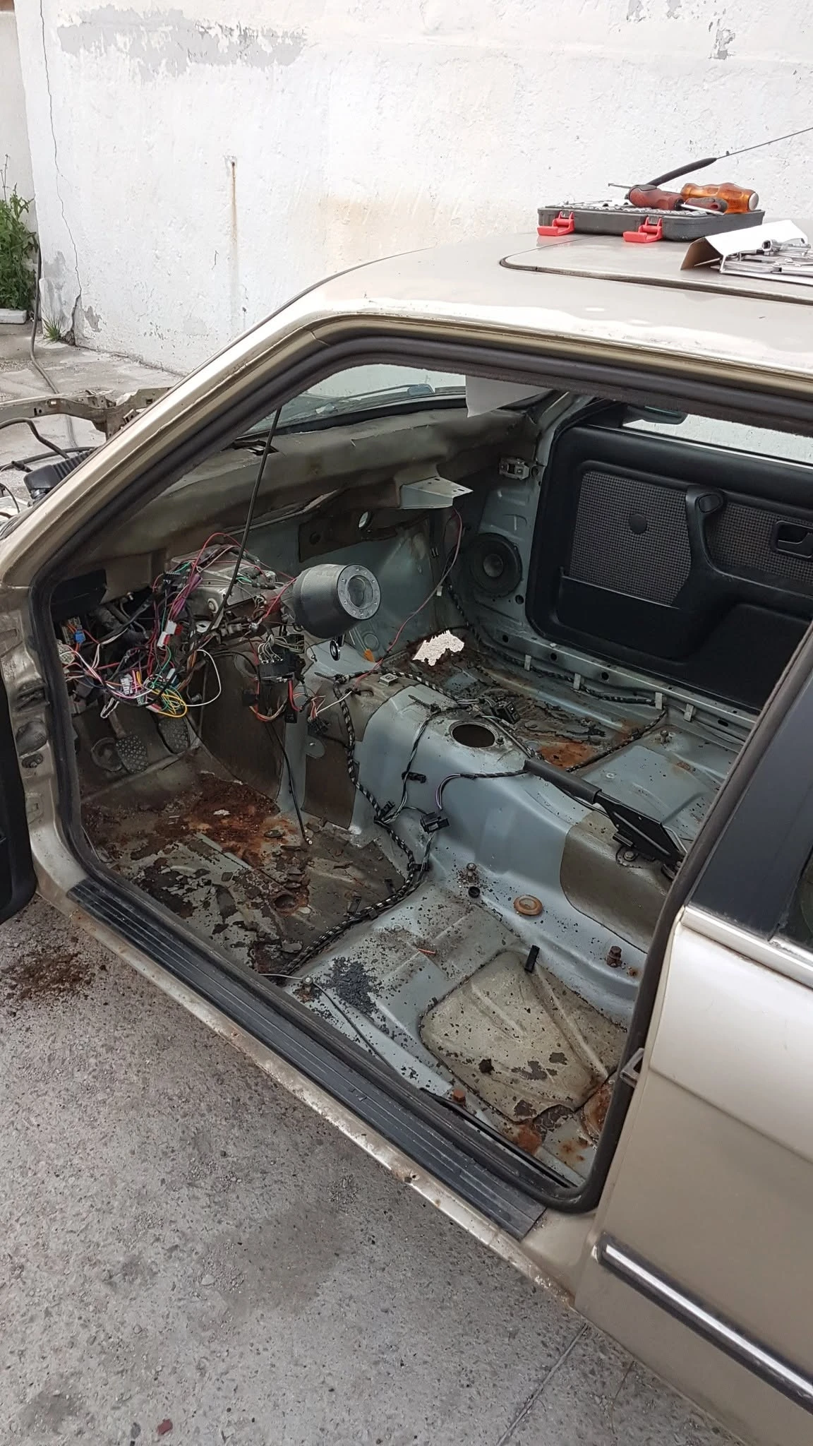 BMW 320 i, снимка 6 - Автомобили и джипове - 55086350