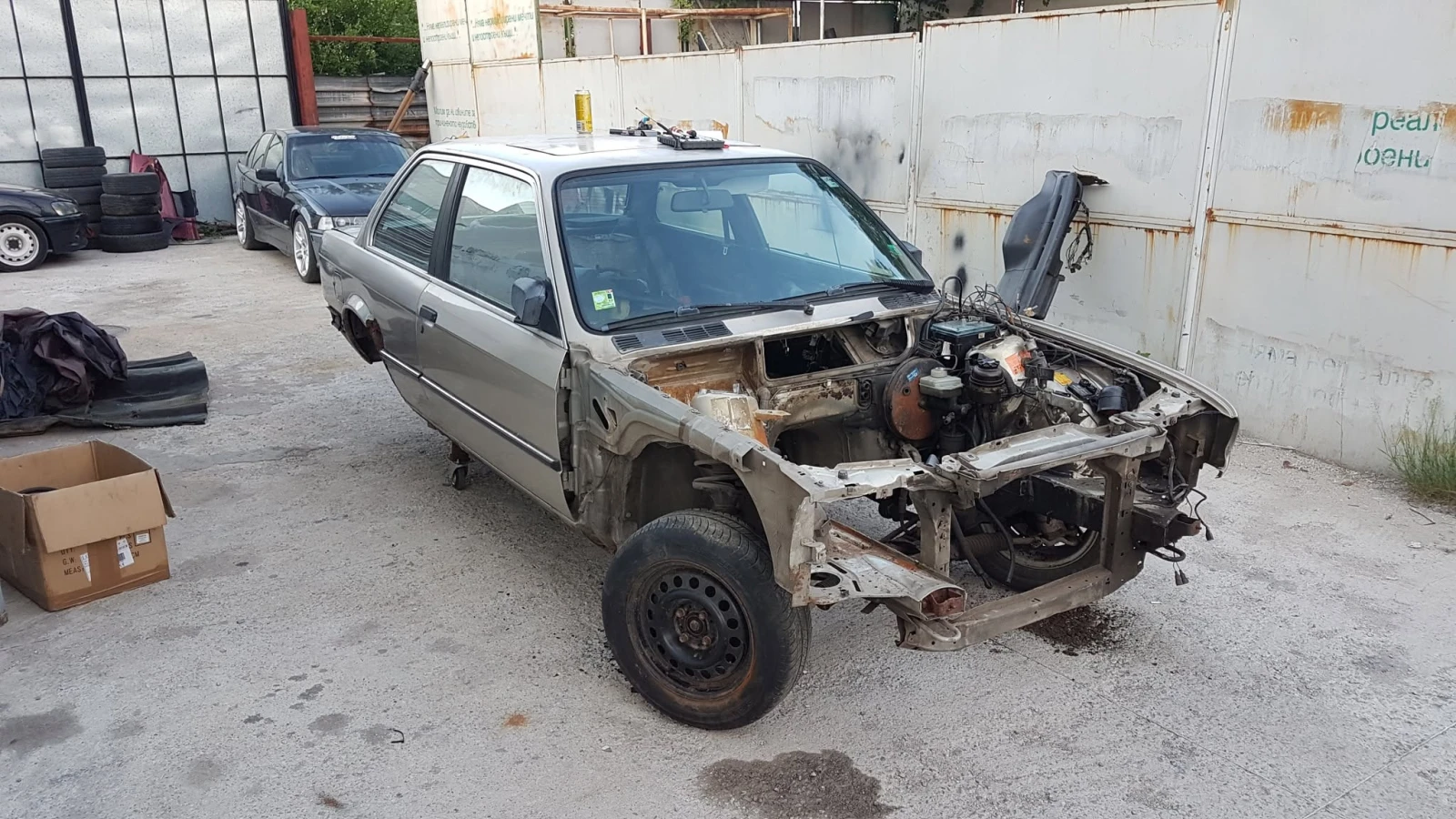 BMW 320 i, снимка 2 - Автомобили и джипове - 55086350