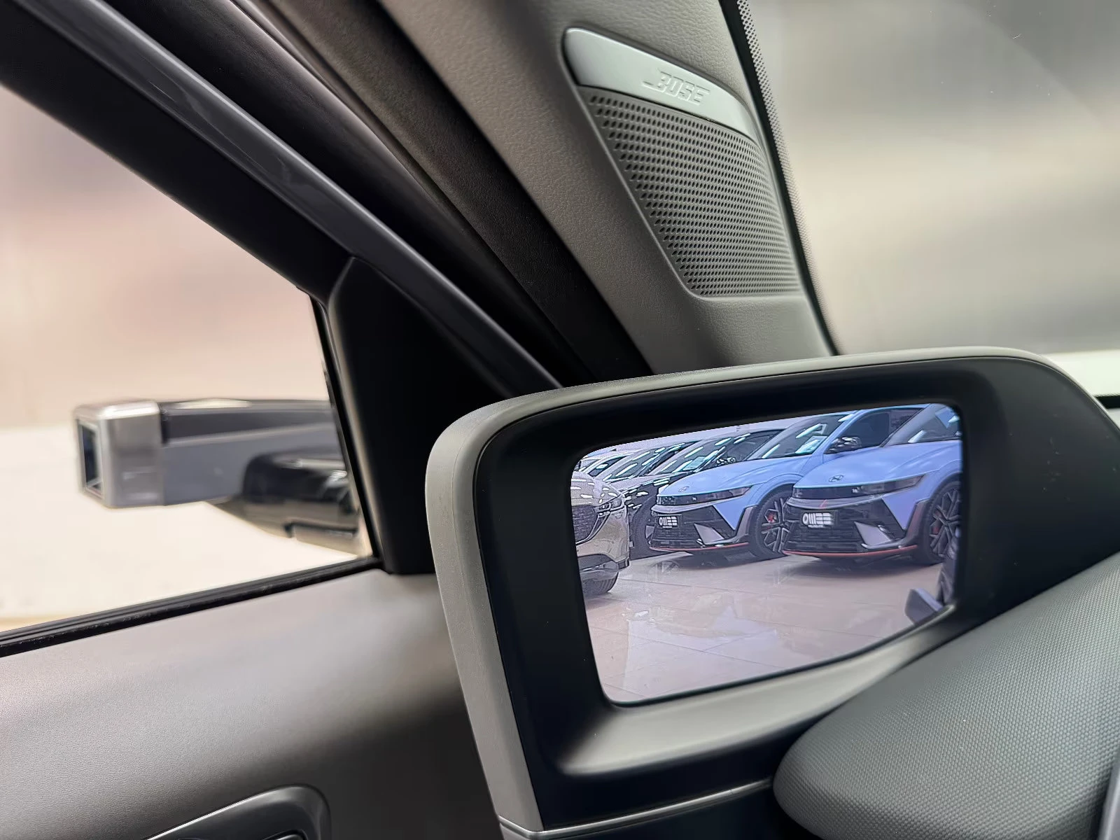 Hyundai Ioniq 6 UNIQ/325HP/4WD/360/BOSE/DIGI/HUD/MEMO/515q, снимка 10 - Автомобили и джипове - 55363941