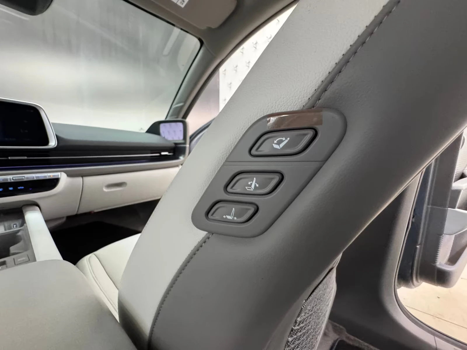 Hyundai Ioniq 6 UNIQ/325HP/4WD/360/BOSE/DIGI/HUD/MEMO/515q, снимка 14 - Автомобили и джипове - 55363941