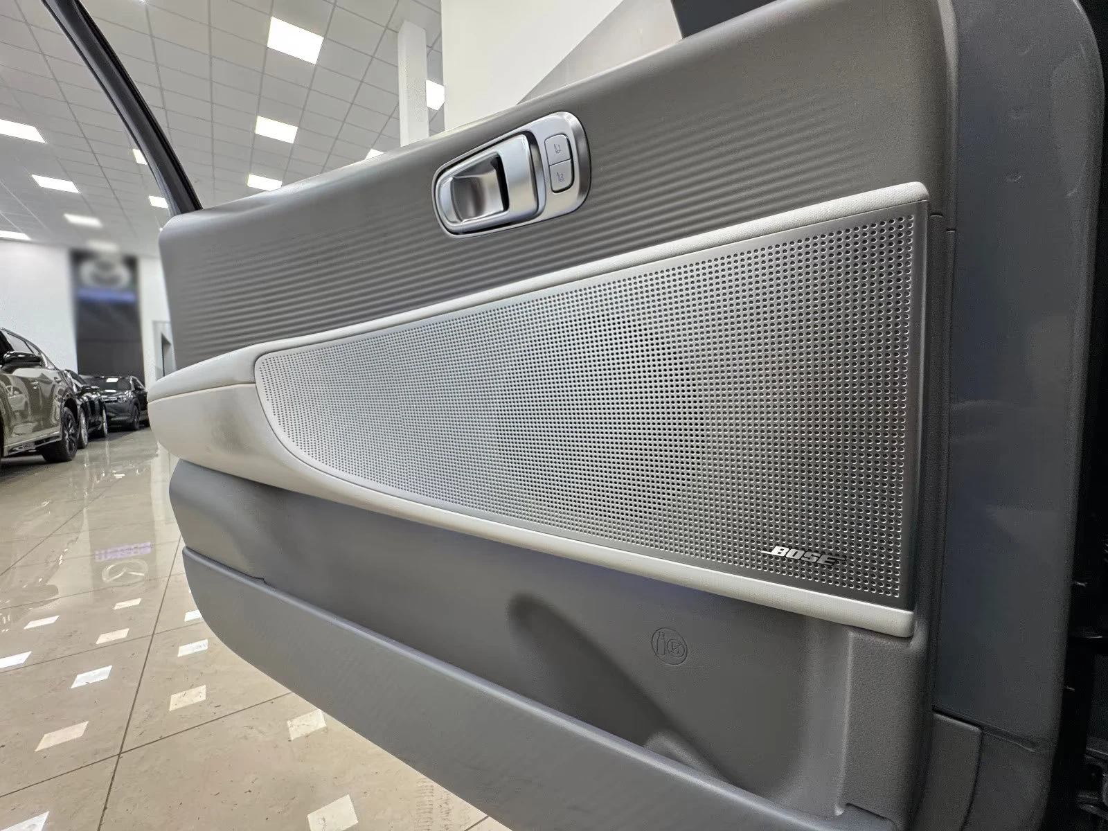 Hyundai Ioniq 6 UNIQ/325HP/4WD/360/BOSE/DIGI/HUD/MEMO/515q, снимка 9 - Автомобили и джипове - 55363941
