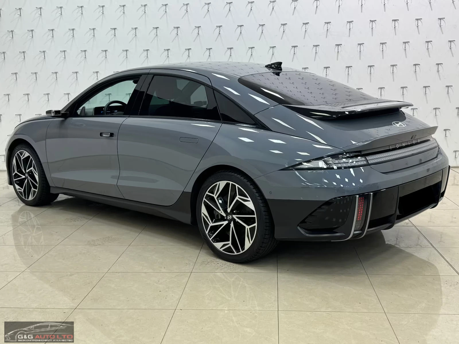 Hyundai Ioniq 6 UNIQ/325HP/4WD/360/BOSE/DIGI/HUD/MEMO/515q, снимка 4 - Автомобили и джипове - 55363941