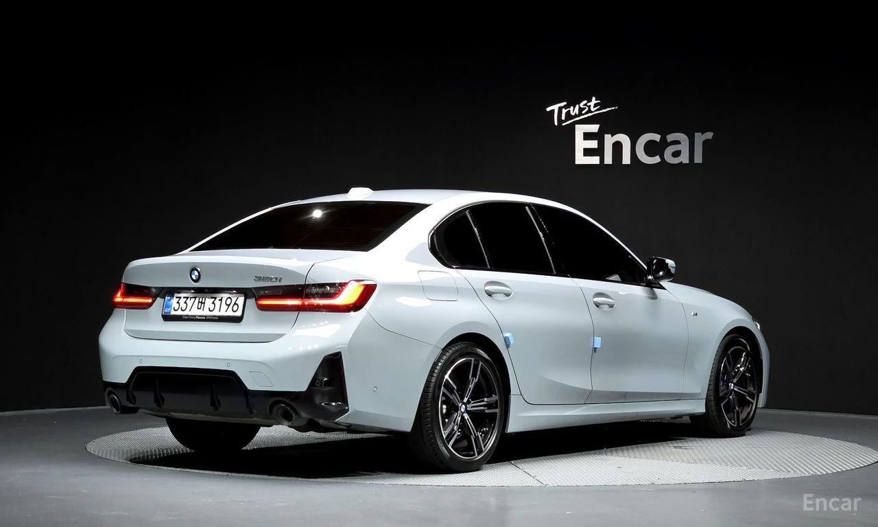 BMW 320 M* SPORT* LASER* ДИСТРОНИК* ХЕДЪП* HARMON* KARDON*, снимка 2 - Автомобили и джипове - 55422707