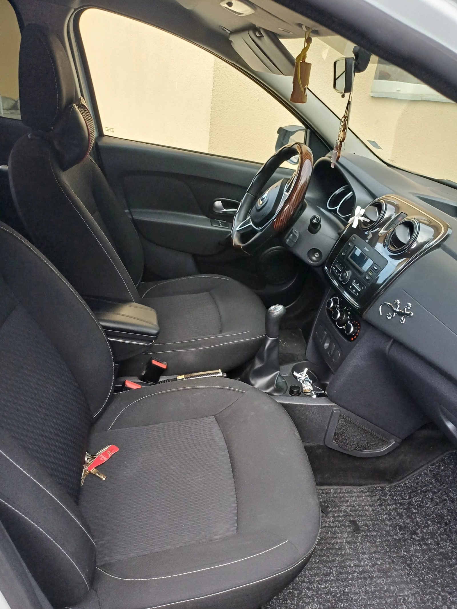 Dacia Logan, снимка 8 - Автомобили и джипове - 55715343