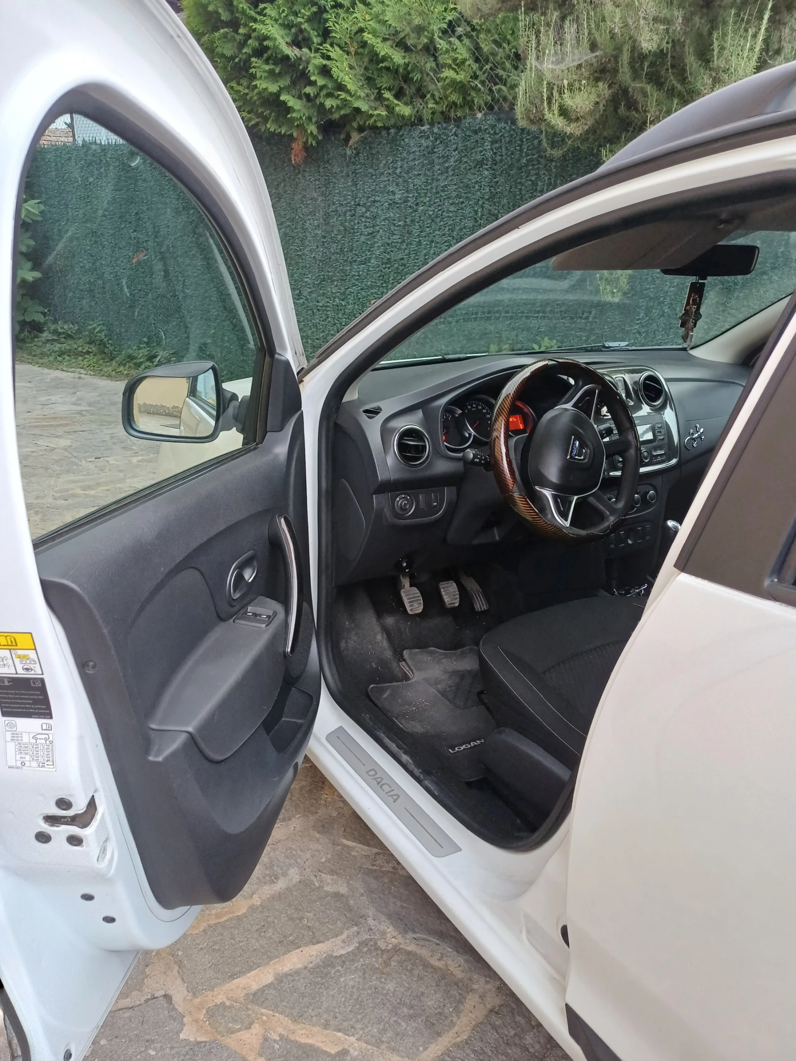 Dacia Logan, снимка 5 - Автомобили и джипове - 55715343