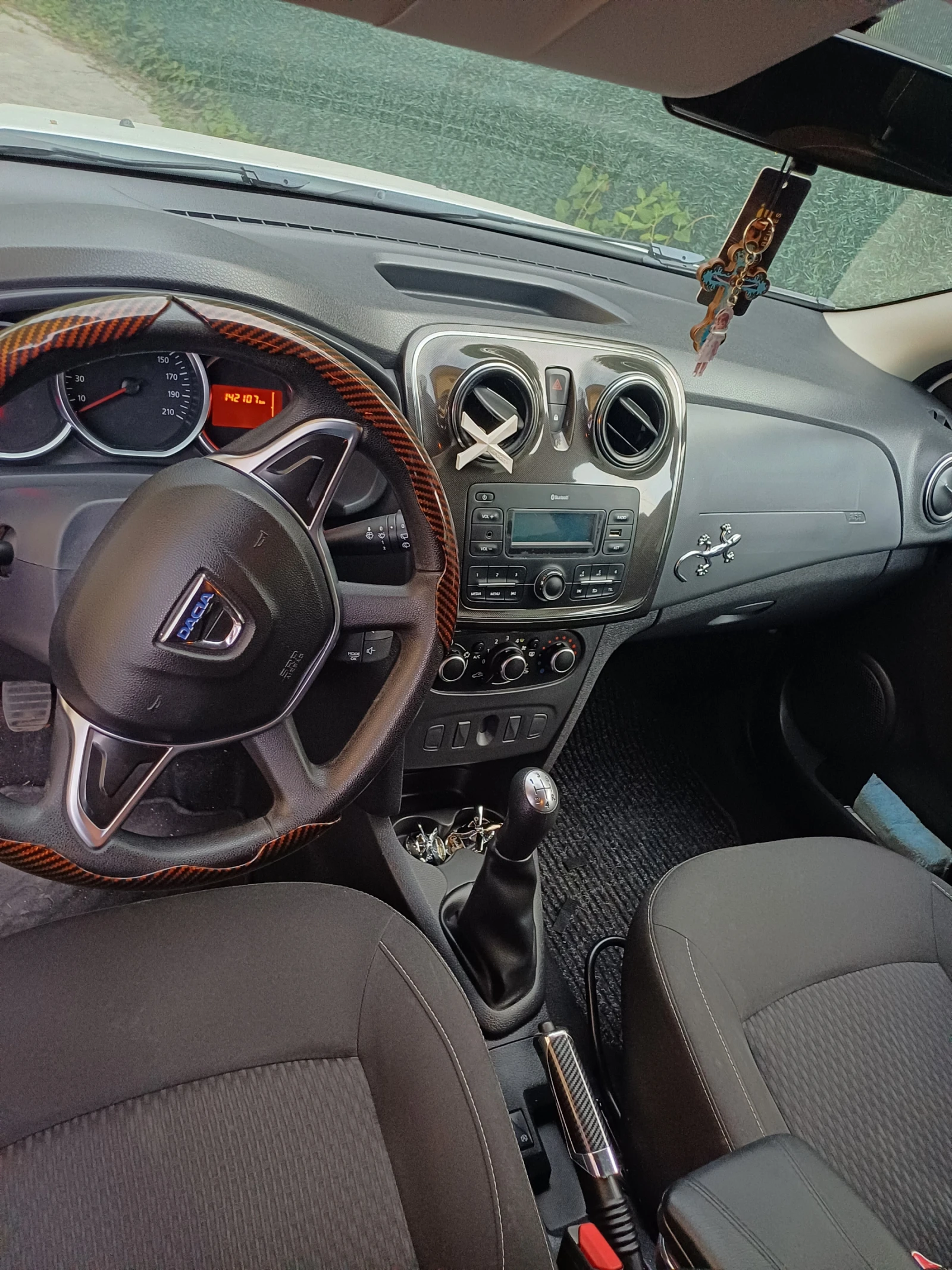 Dacia Logan, снимка 13 - Автомобили и джипове - 55715343