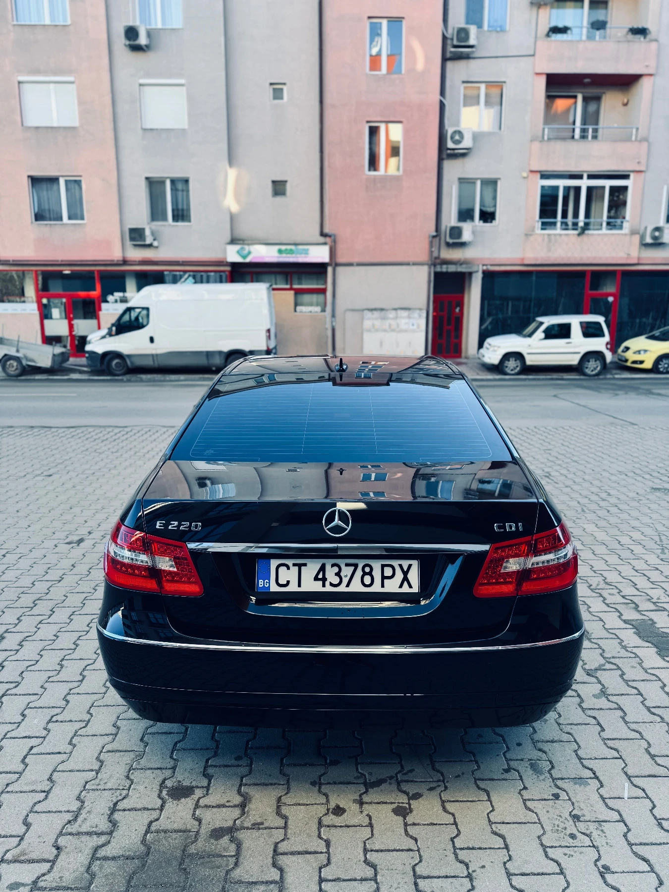 Mercedes-Benz E 220, снимка 6 - Автомобили и джипове - 55836370
