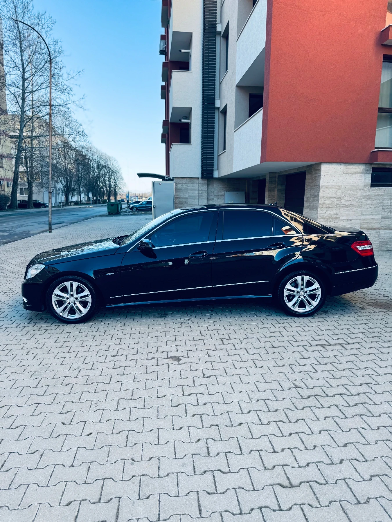 Mercedes-Benz E 220, снимка 5 - Автомобили и джипове - 55836370