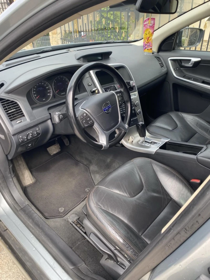 Volvo XC60 2.4D автоматик нави, снимка 7 - Автомобили и джипове - 52674967