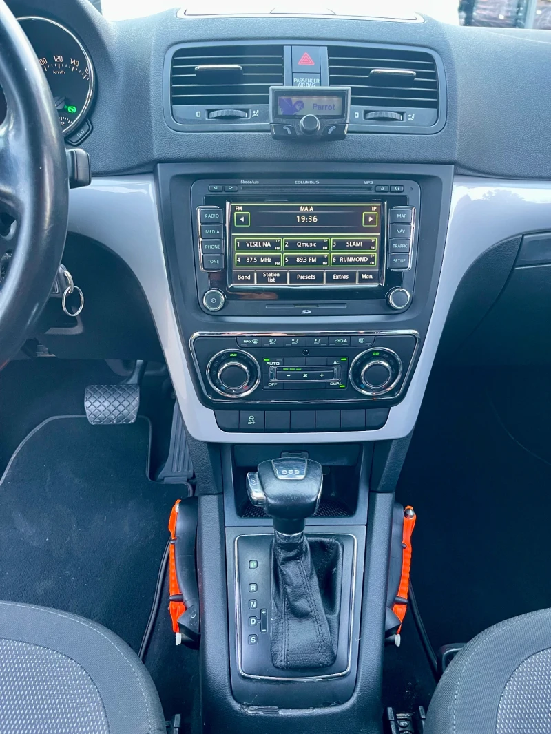 Skoda Yeti 1.2 TSI-DSG-NAVI-Бартер, снимка 11 - Автомобили и джипове - 52598646