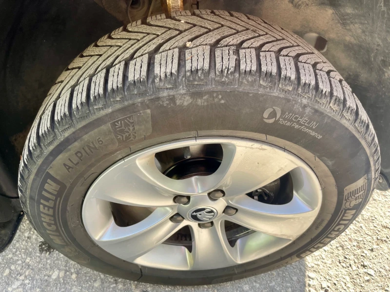 Skoda Yeti 1.2 TSI-DSG-NAVI-Бартер, снимка 7 - Автомобили и джипове - 52598646