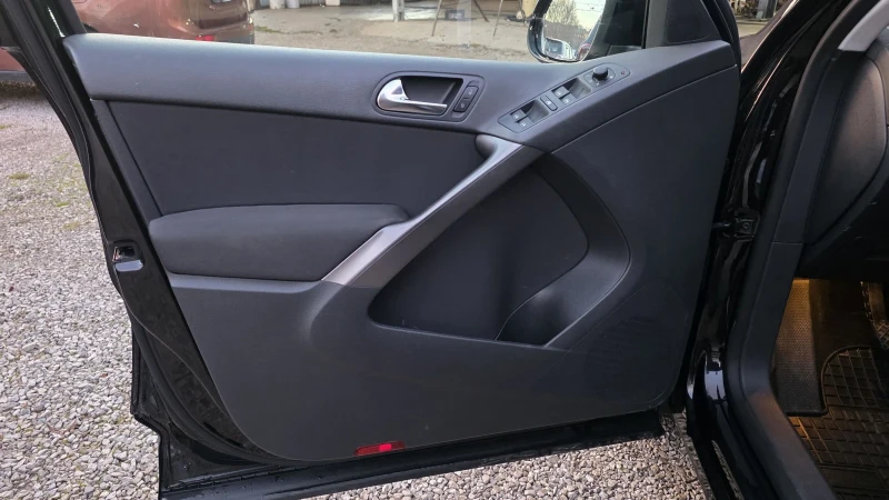 VW Tiguan 1.4TSI, снимка 12 - Автомобили и джипове - 52732091