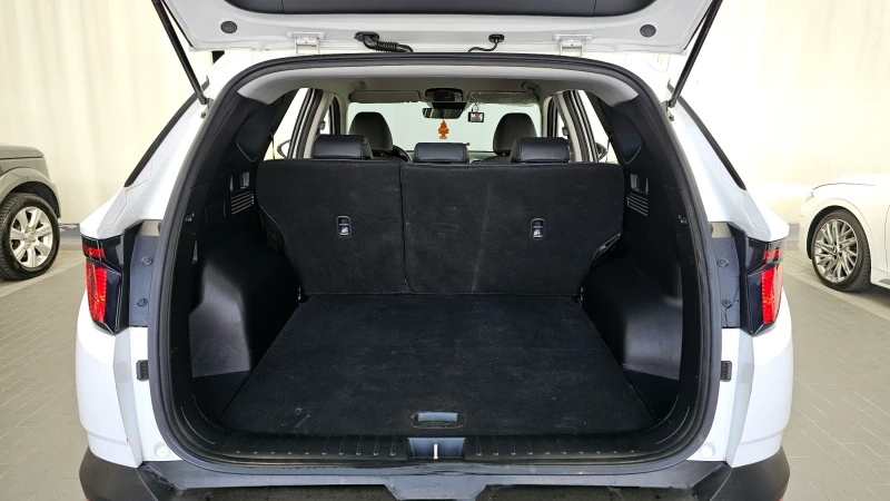 Hyundai Tucson 2.0 CRDI / АВТОМАТИК / СЕРВИЗНА ИСТОРИЯ !!!, снимка 17 - Автомобили и джипове - 53442630