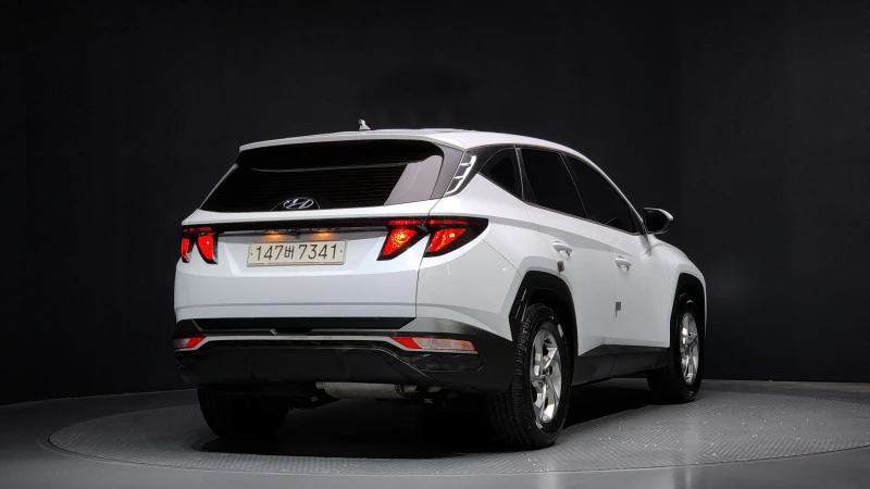 Hyundai Tucson 2.0 CRDI / АВТОМАТИК / СЕРВИЗНА ИСТОРИЯ !!!, снимка 2 - Автомобили и джипове - 53442630