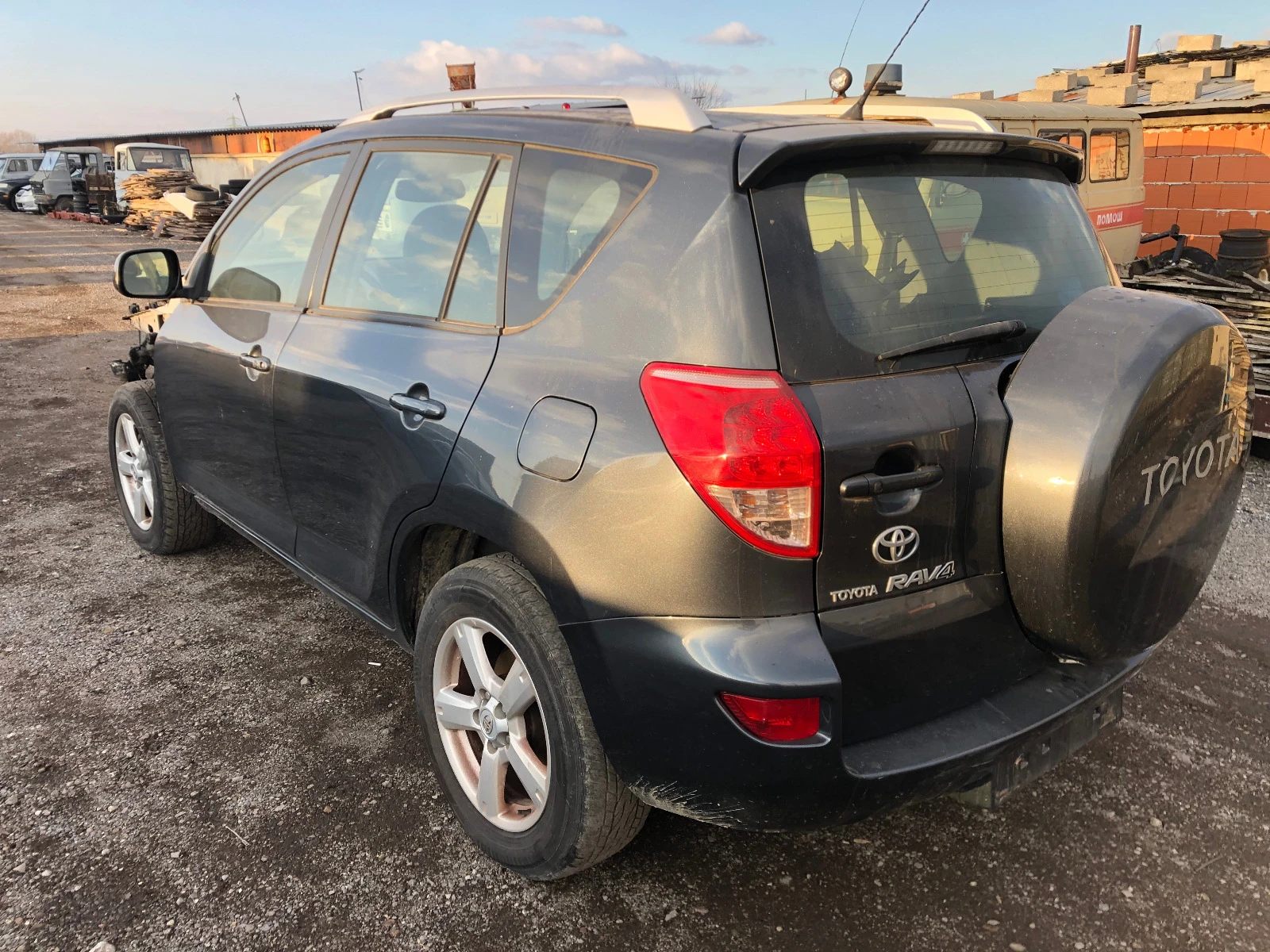 Toyota Rav4 2.2 D4D 136к.с. - изображение 2