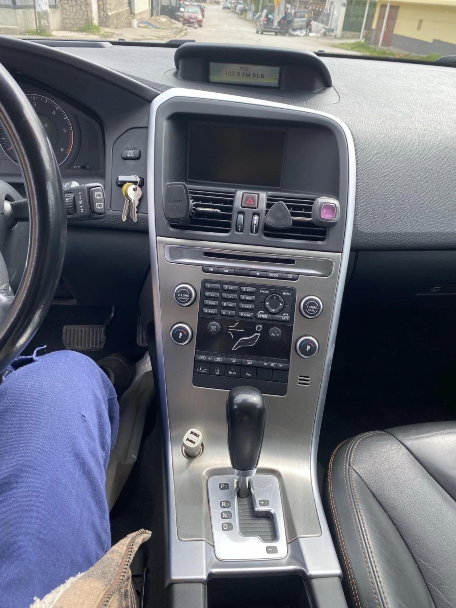 Volvo XC60 2.4D автоматик нави - изображение 10