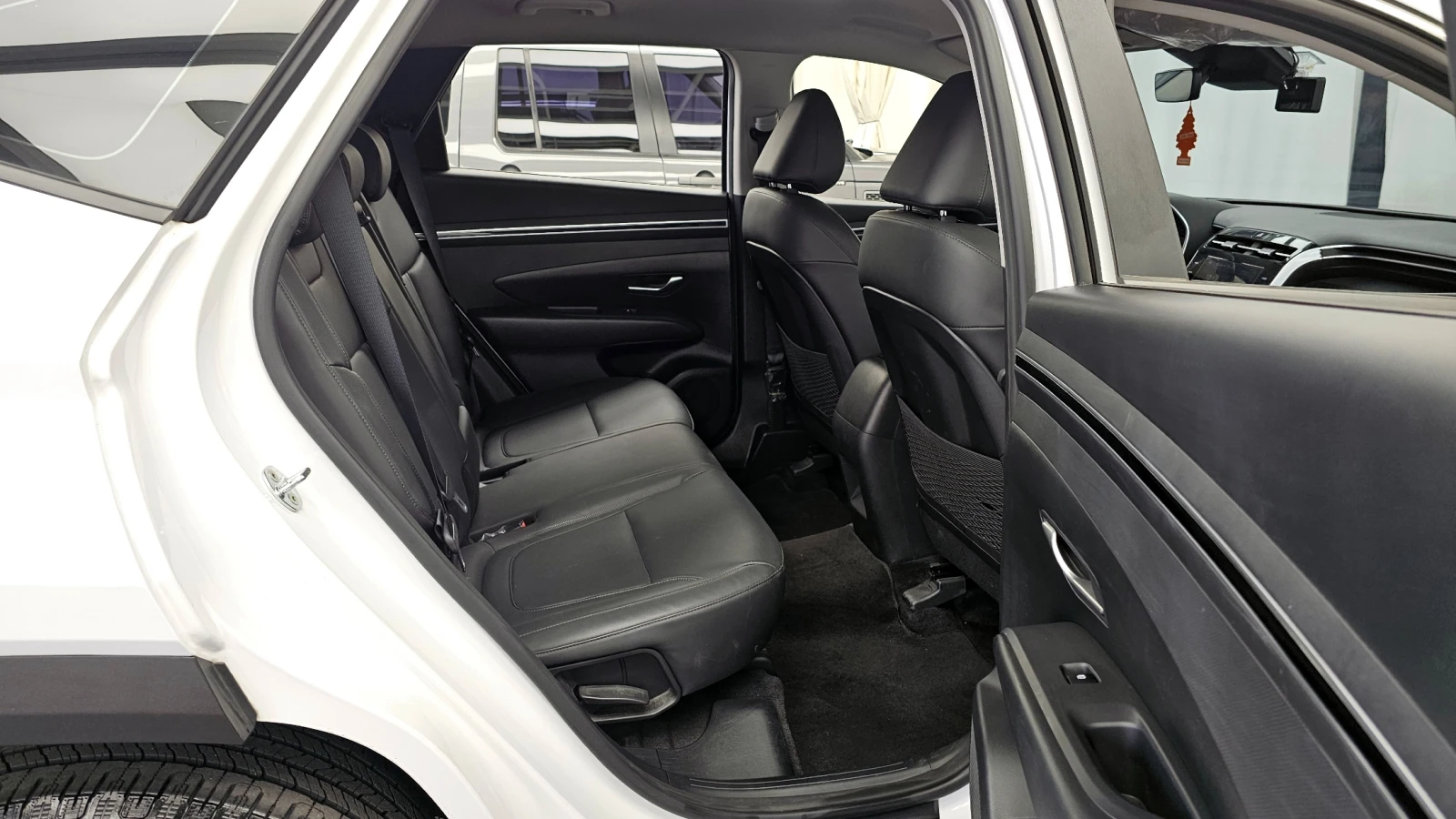 Hyundai Tucson 2.0 CRDI / АВТОМАТИК / СЕРВИЗНА ИСТОРИЯ !!! - изображение 8