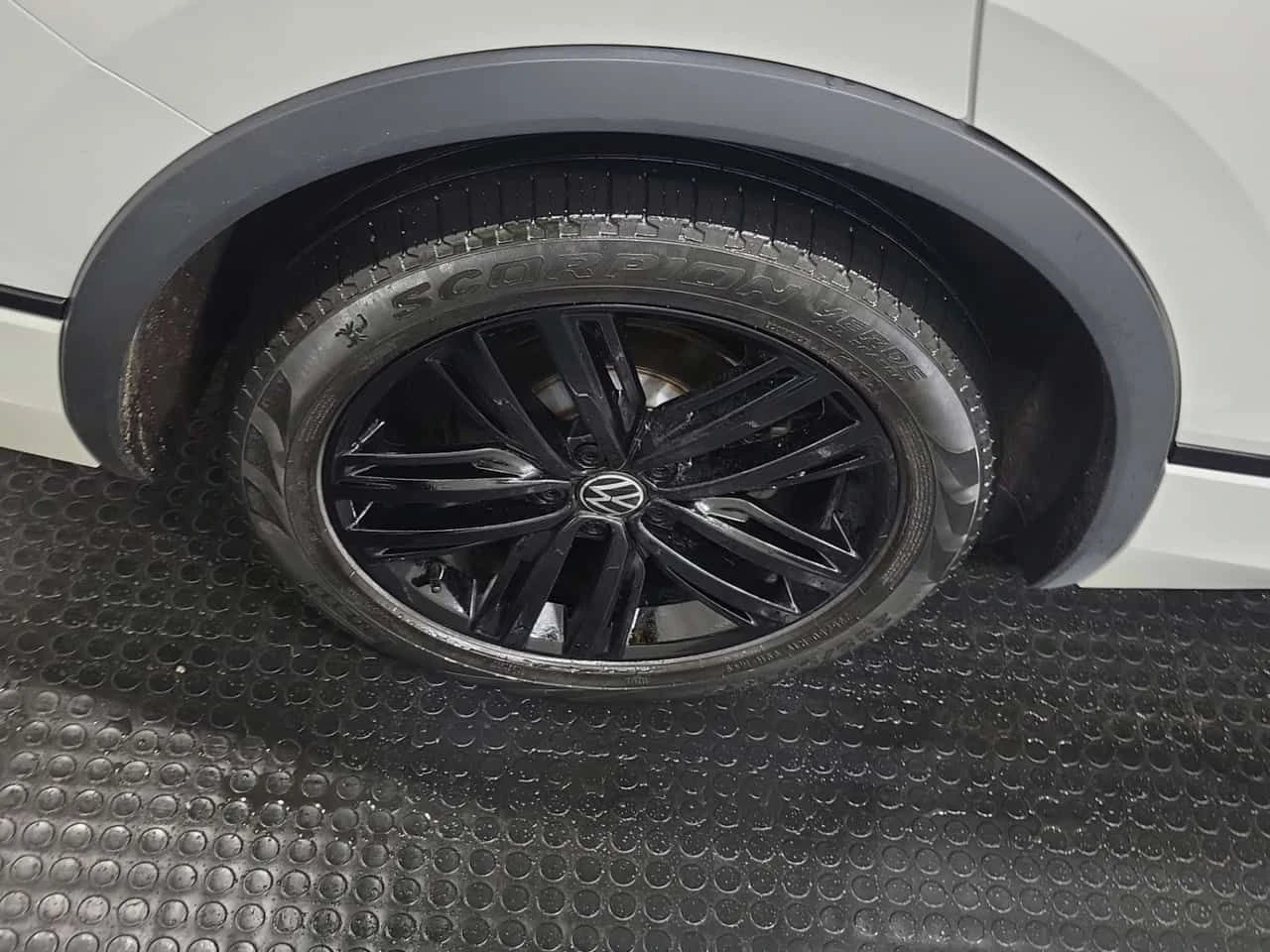 VW Tiguan * Comfortline R Line Black Edition * , снимка 12 - Автомобили и джипове - 54219417