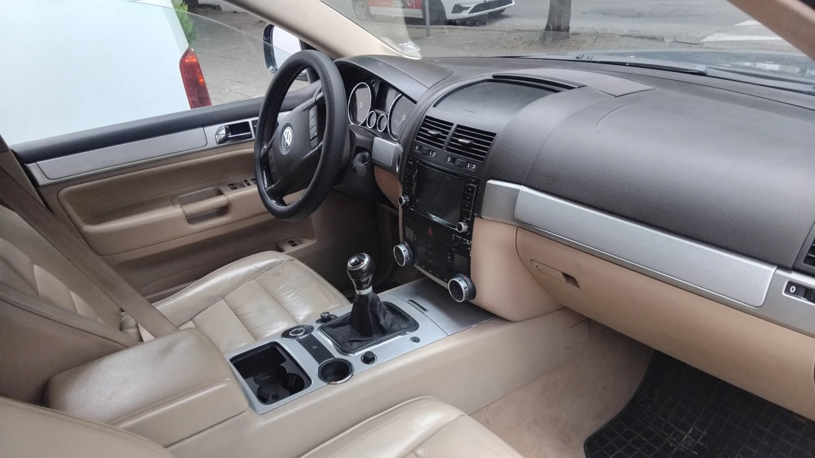 VW Touareg, снимка 4 - Автомобили и джипове - 54589857