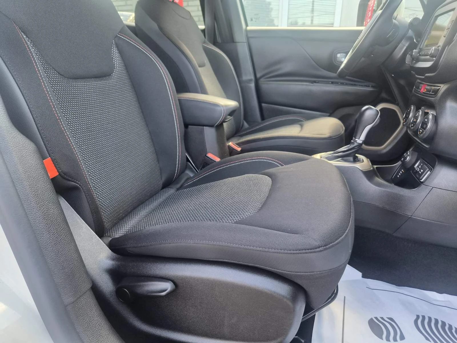 Jeep Renegade 2.0D-4x4-AUTOMATIC-������� | Mobile.bg � ����������� 13