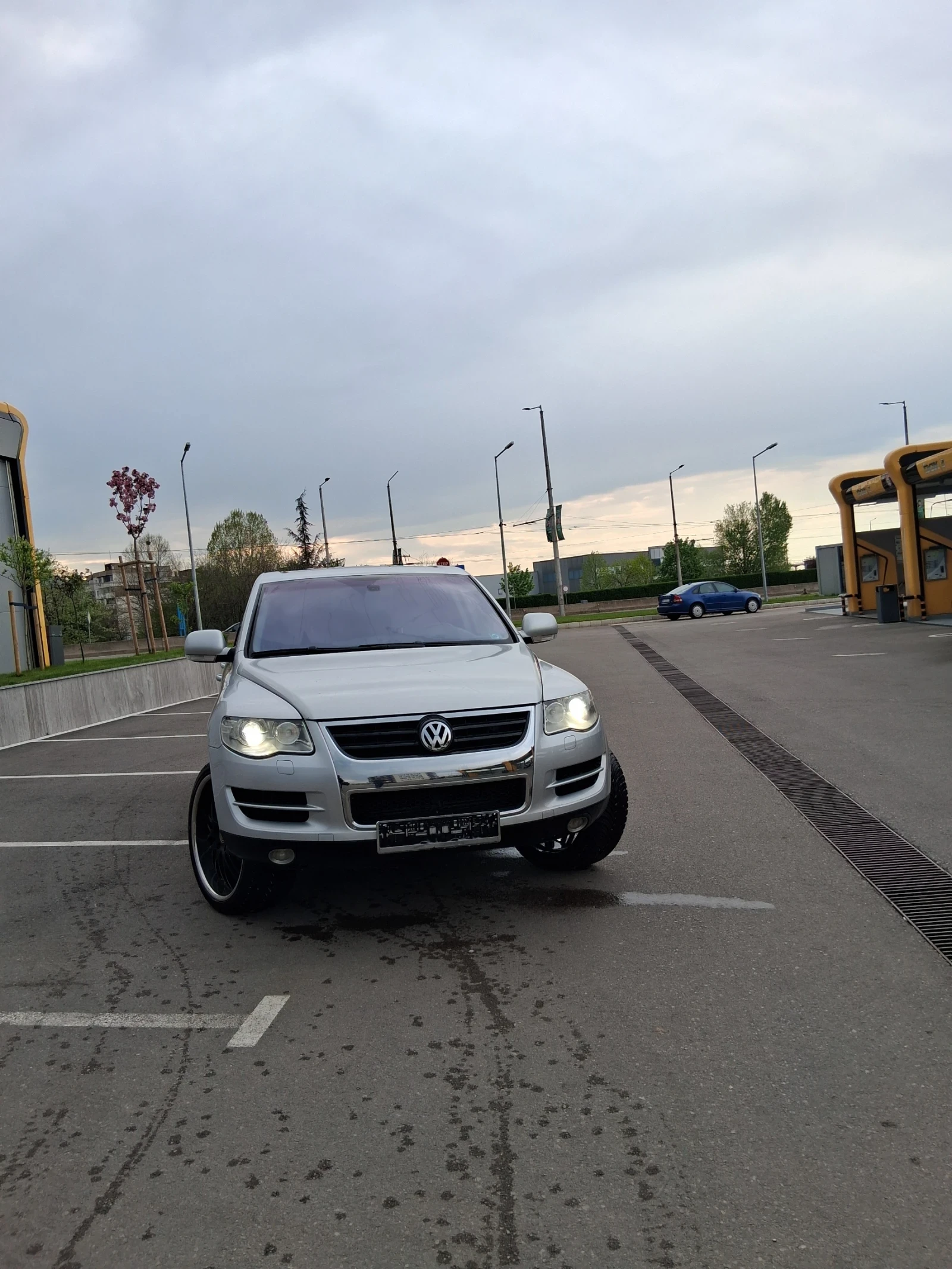 VW Touareg 3.2 240кс, снимка 2 - Автомобили и джипове - 56076378